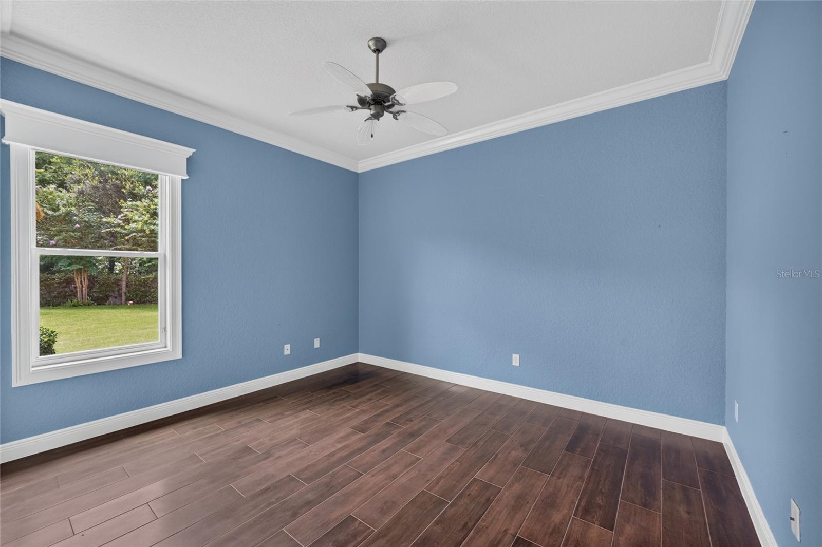 LAKESIDE LANDINGS - THE ENCLAVE - Residential