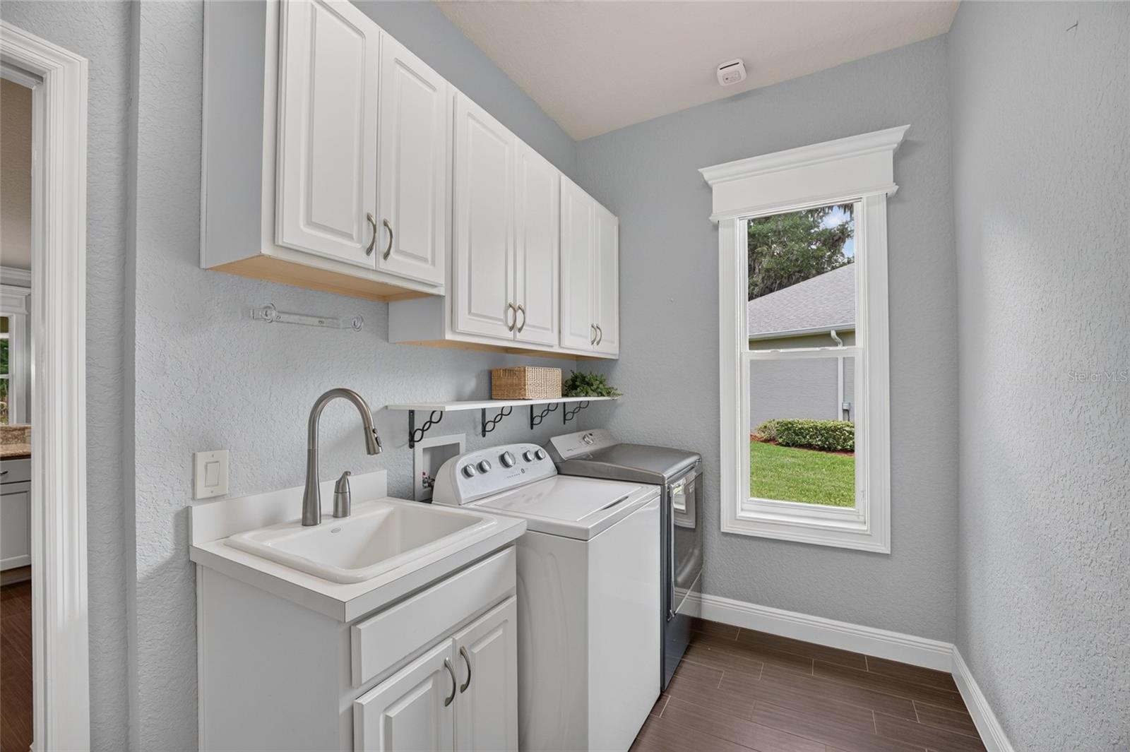 LAKESIDE LANDINGS - THE ENCLAVE - Residential