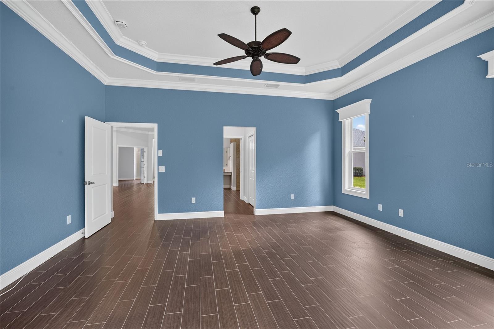 LAKESIDE LANDINGS - THE ENCLAVE - Residential