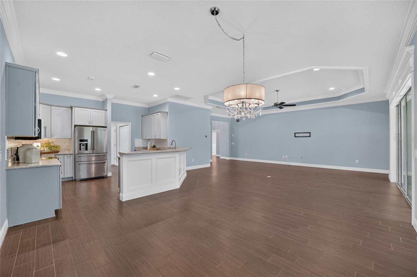 LAKESIDE LANDINGS - THE ENCLAVE - Residential