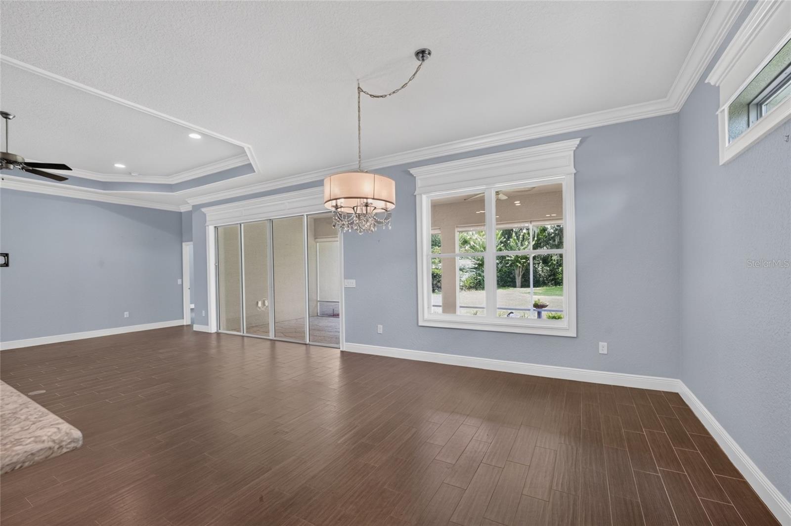 LAKESIDE LANDINGS - THE ENCLAVE - Residential