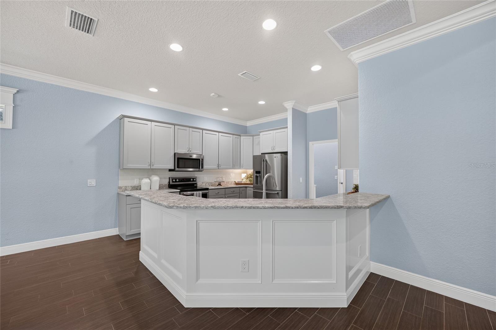 LAKESIDE LANDINGS - THE ENCLAVE - Residential