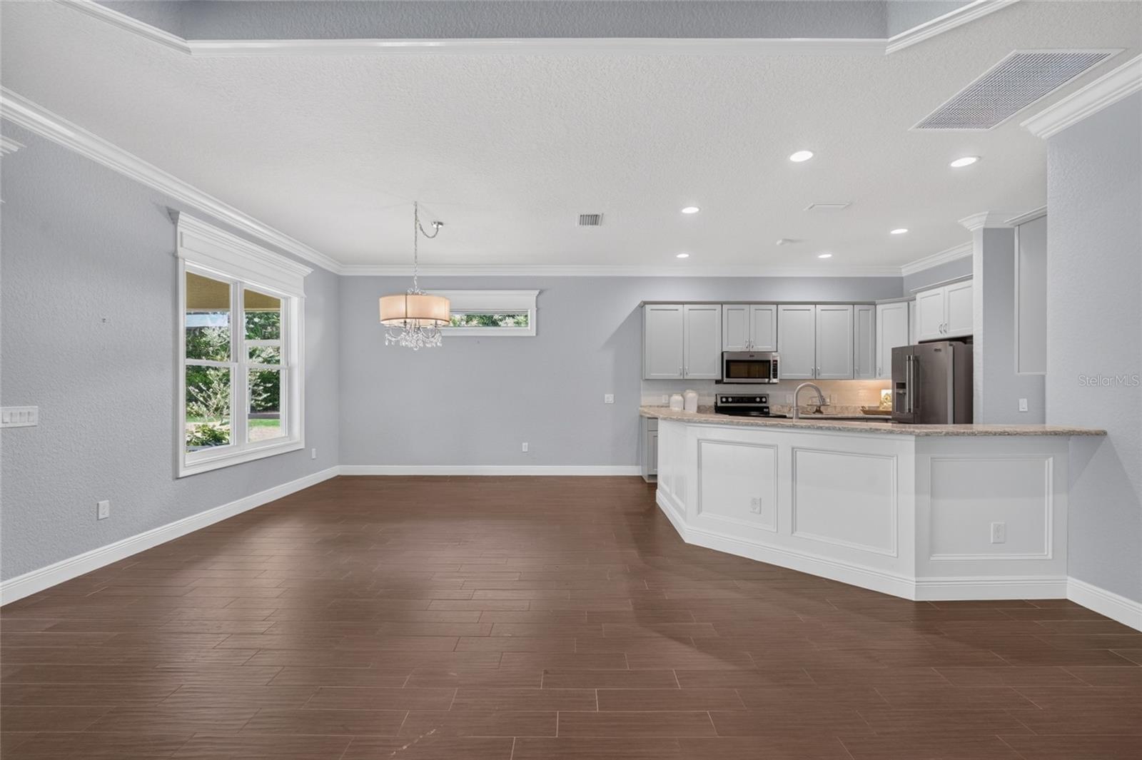 LAKESIDE LANDINGS - THE ENCLAVE - Residential
