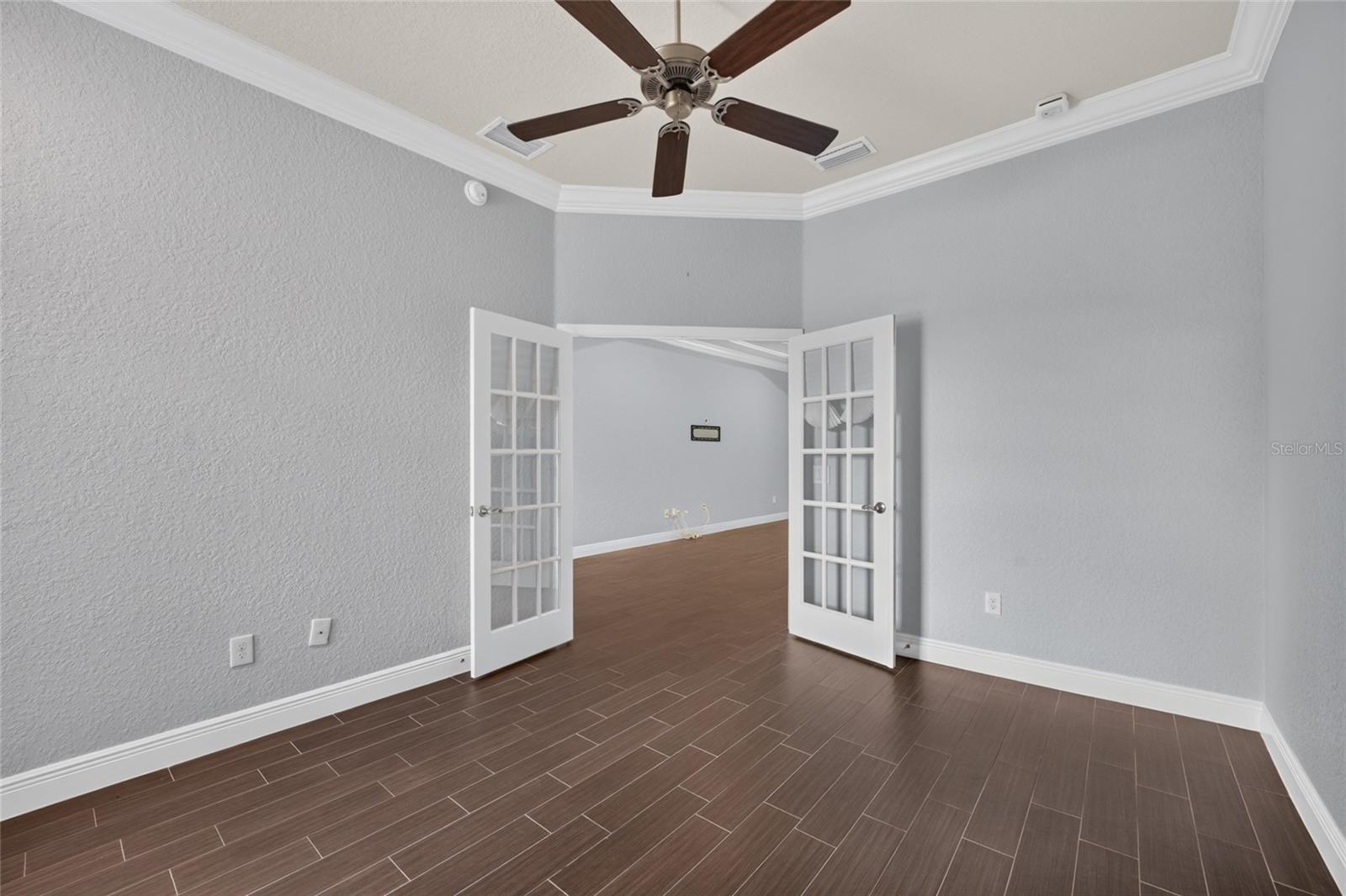 LAKESIDE LANDINGS - THE ENCLAVE - Residential
