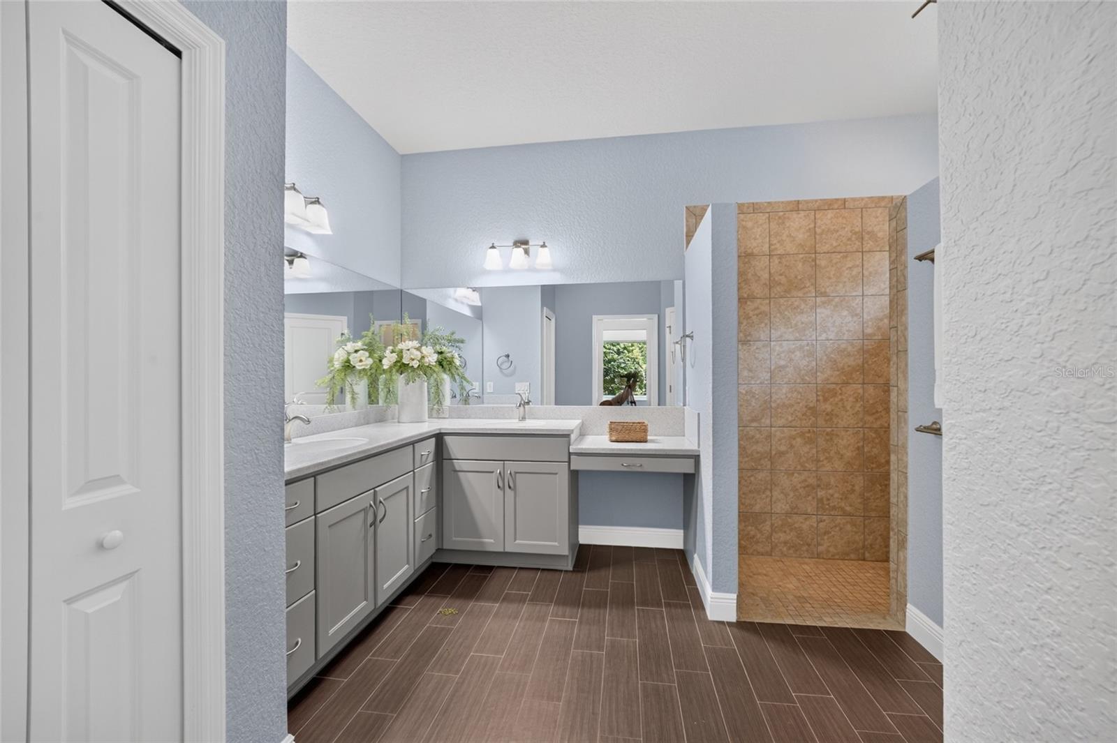 LAKESIDE LANDINGS - THE ENCLAVE - Residential