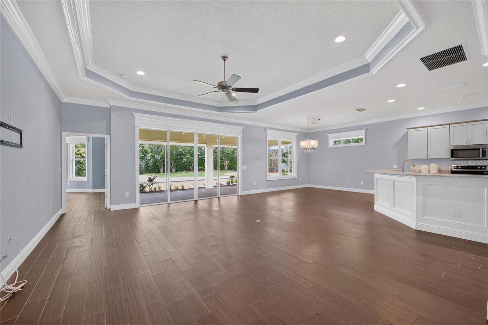 LAKESIDE LANDINGS - THE ENCLAVE - Residential