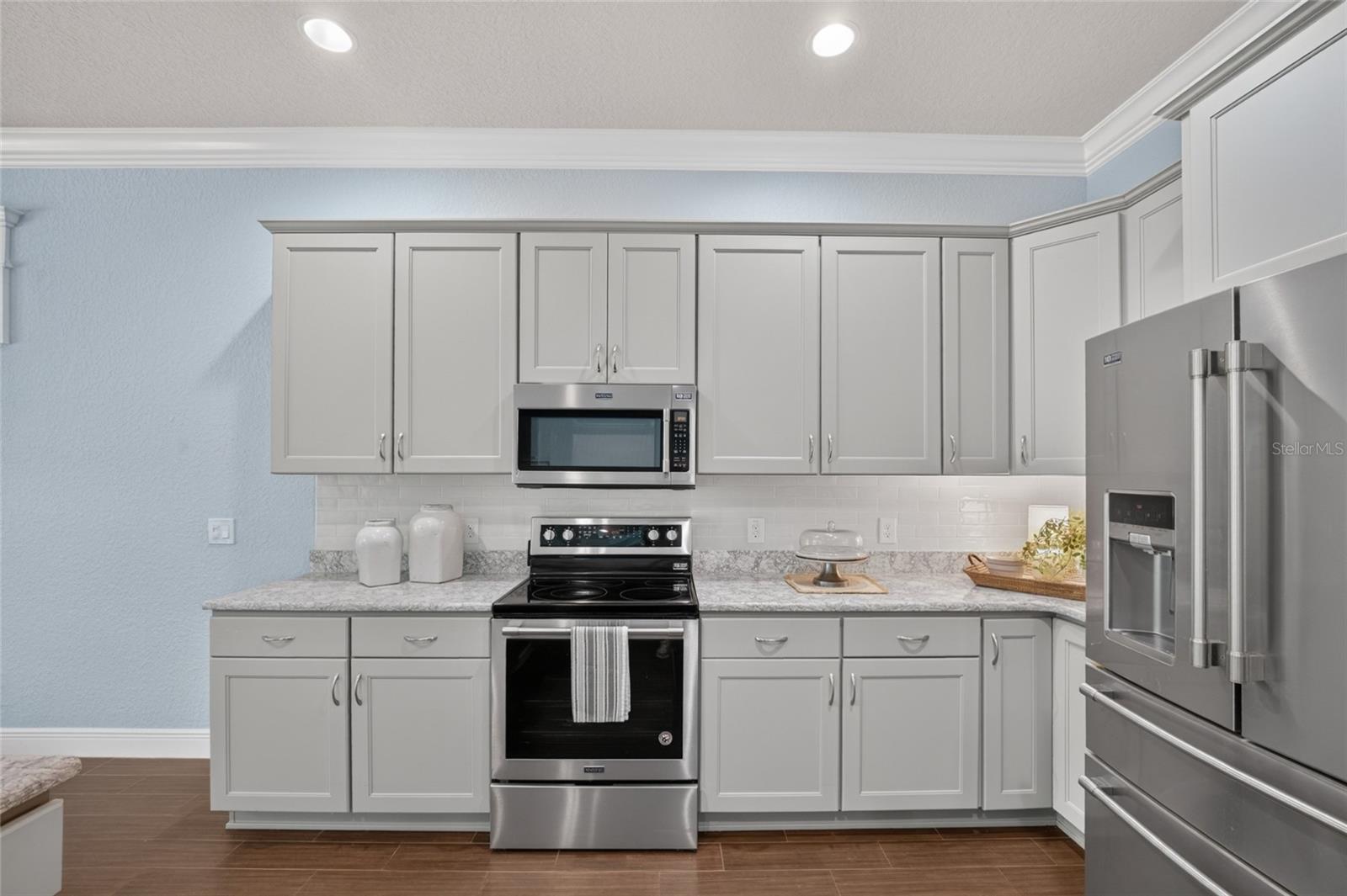 LAKESIDE LANDINGS - THE ENCLAVE - Residential