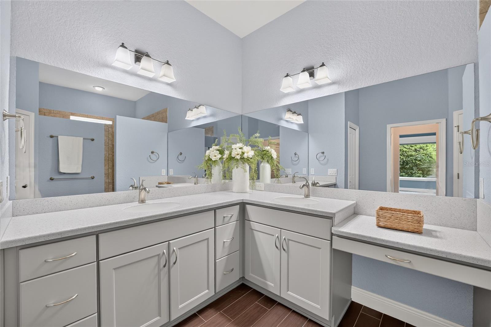 LAKESIDE LANDINGS - THE ENCLAVE - Residential
