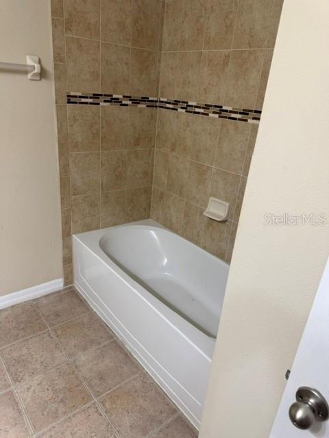 LEXINGTON COMMONS - Residential Lease