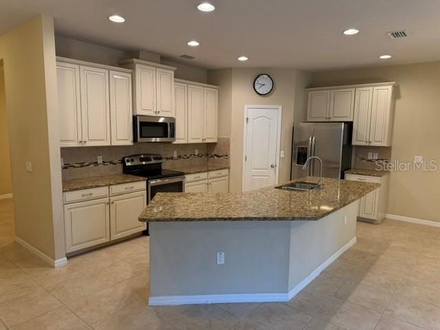 LEXINGTON COMMONS - Residential Lease