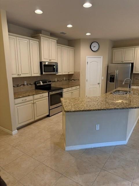 LEXINGTON COMMONS - Residential Lease