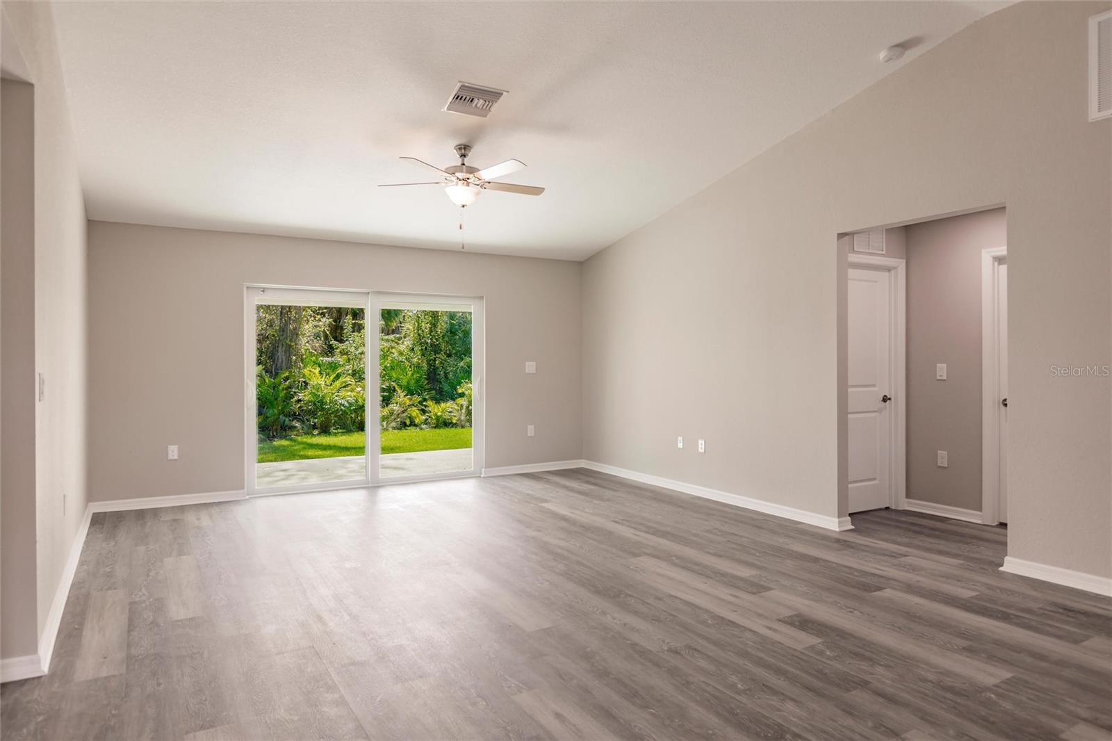 ROTONDA LAKES - Residential