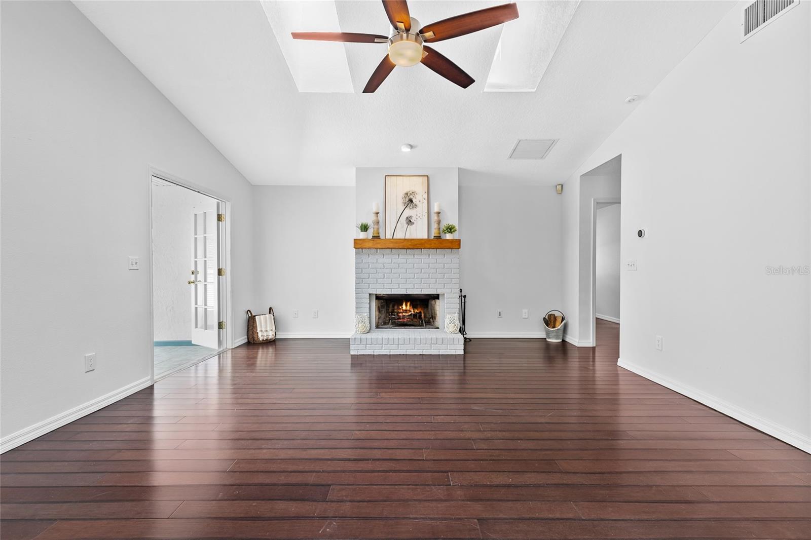 CRYSTAL LAKE WINTER HOMES - Residential