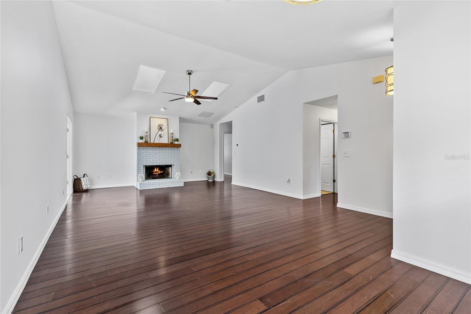 CRYSTAL LAKE WINTER HOMES - Residential