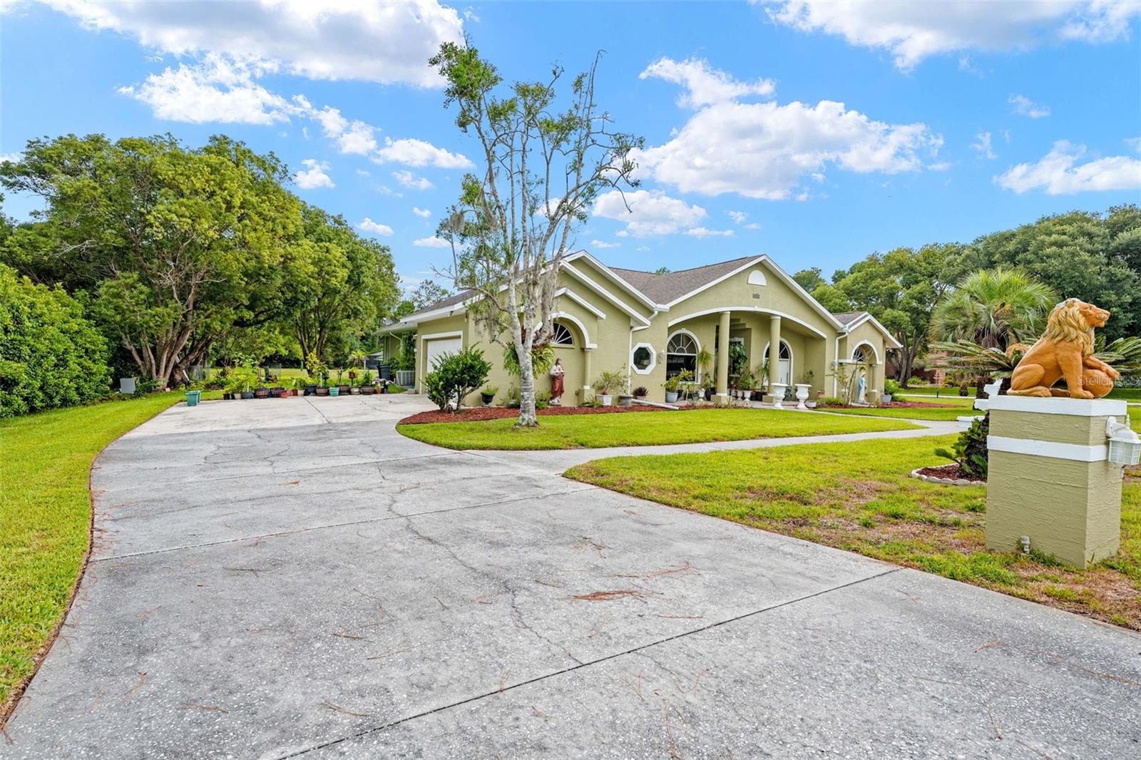 LAKE IN THE WOODS - Residential