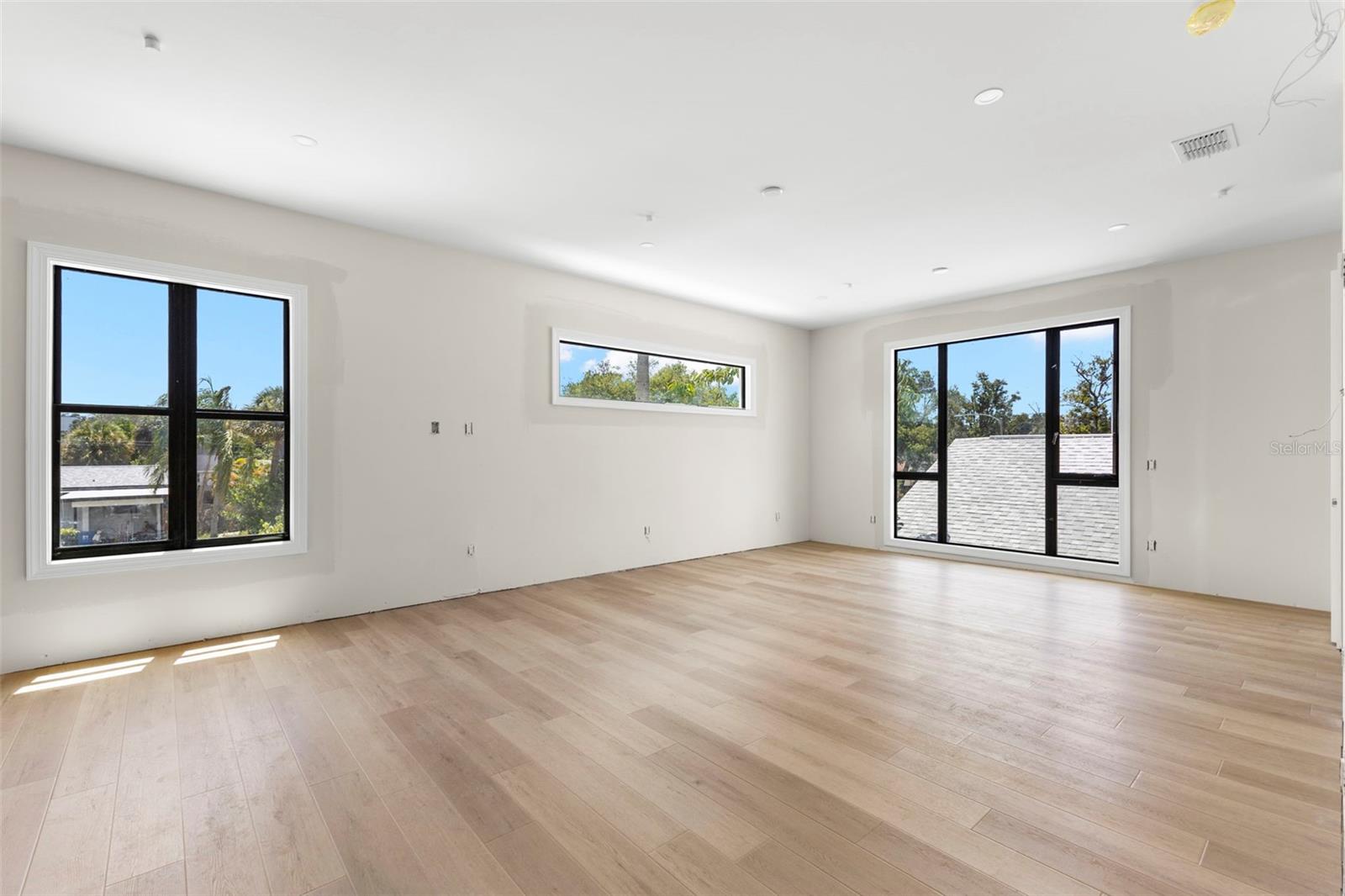 14TH STREET VILLAS - Residential