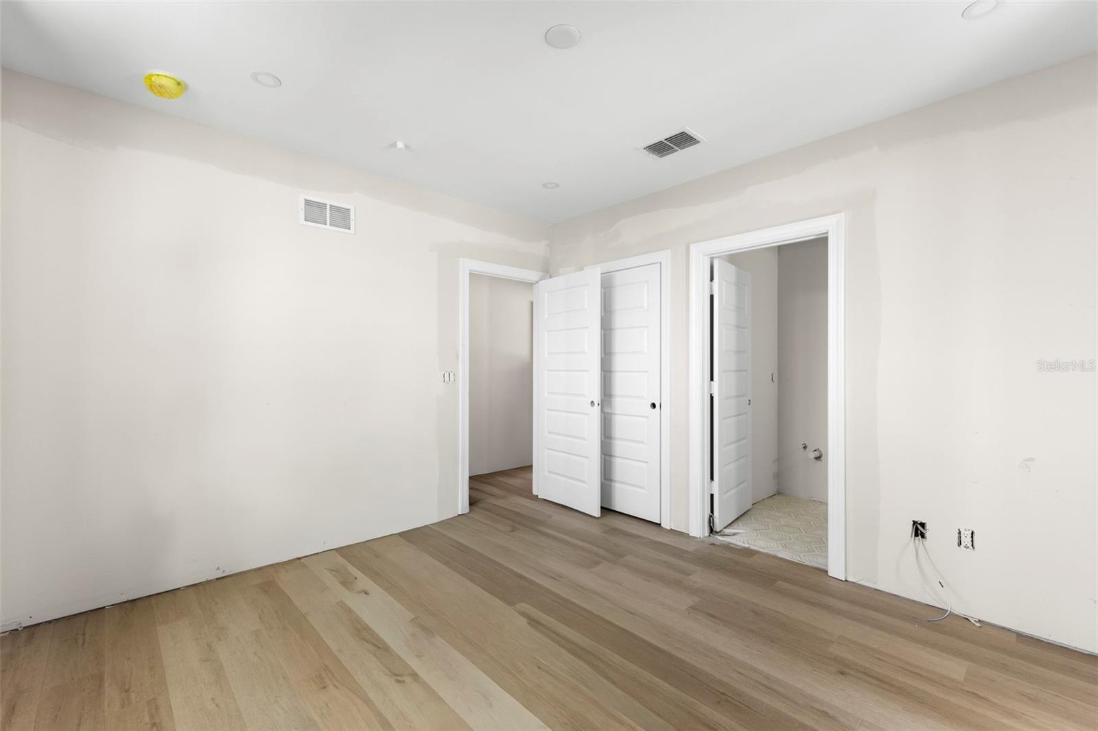 14TH STREET VILLAS - Residential