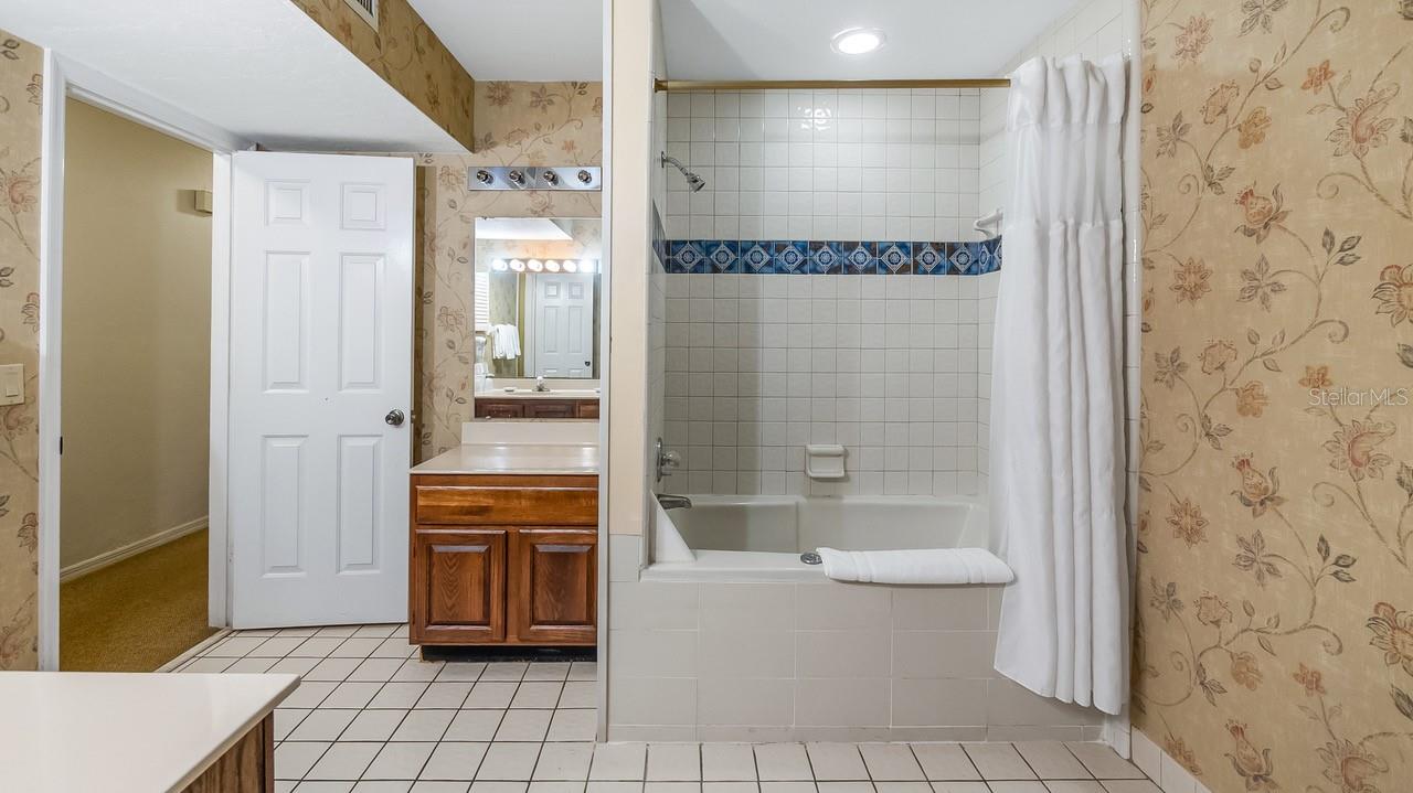 HOWEY MISSION SANTA CRUZ CONDO - Residential