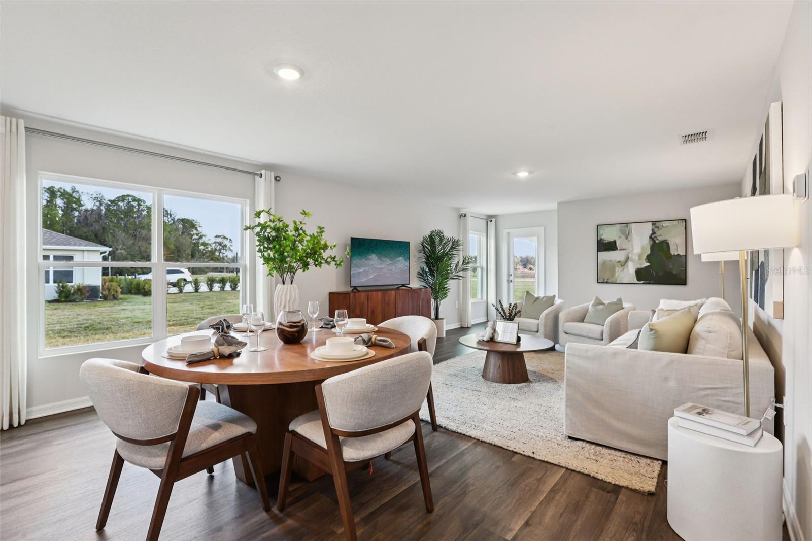 MAGNOLIA POINTE - Residential