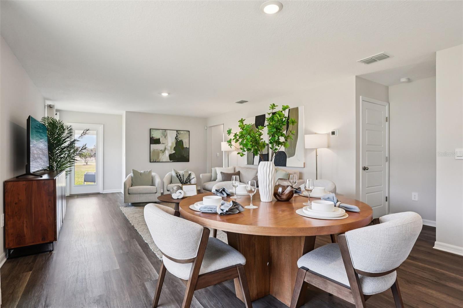 MAGNOLIA POINTE - Residential