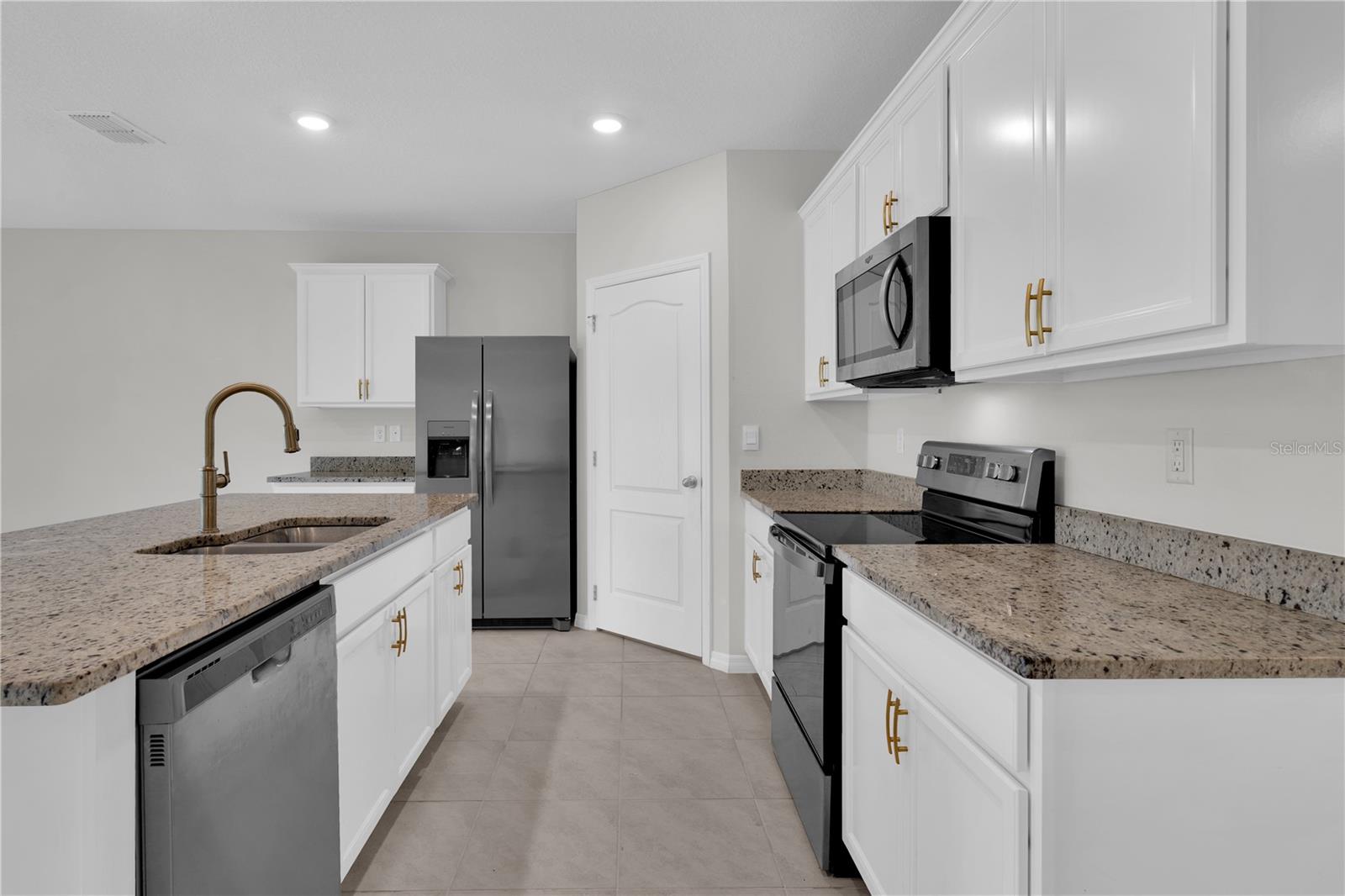 FOREST LAKE PH 1 - Residential Lease