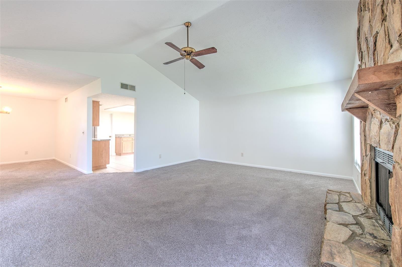 WINDEMERE UNIT III LOT 8 BLOCK 5 - Residential