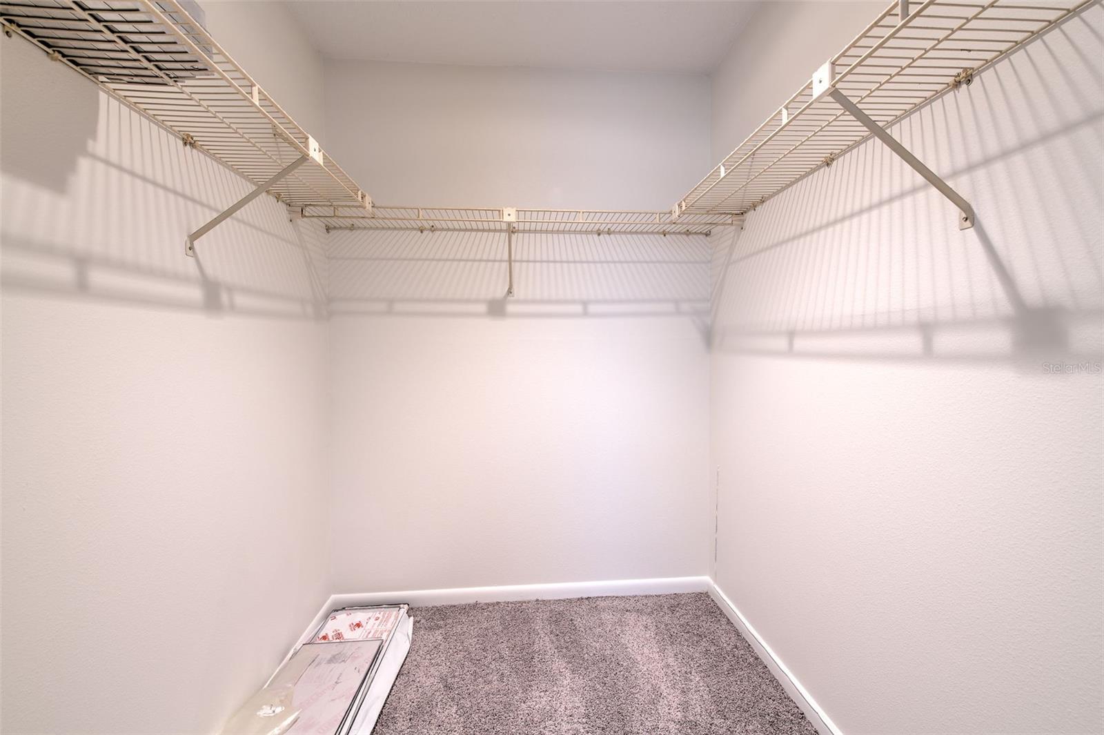 WINDEMERE UNIT III LOT 8 BLOCK 5 - Residential
