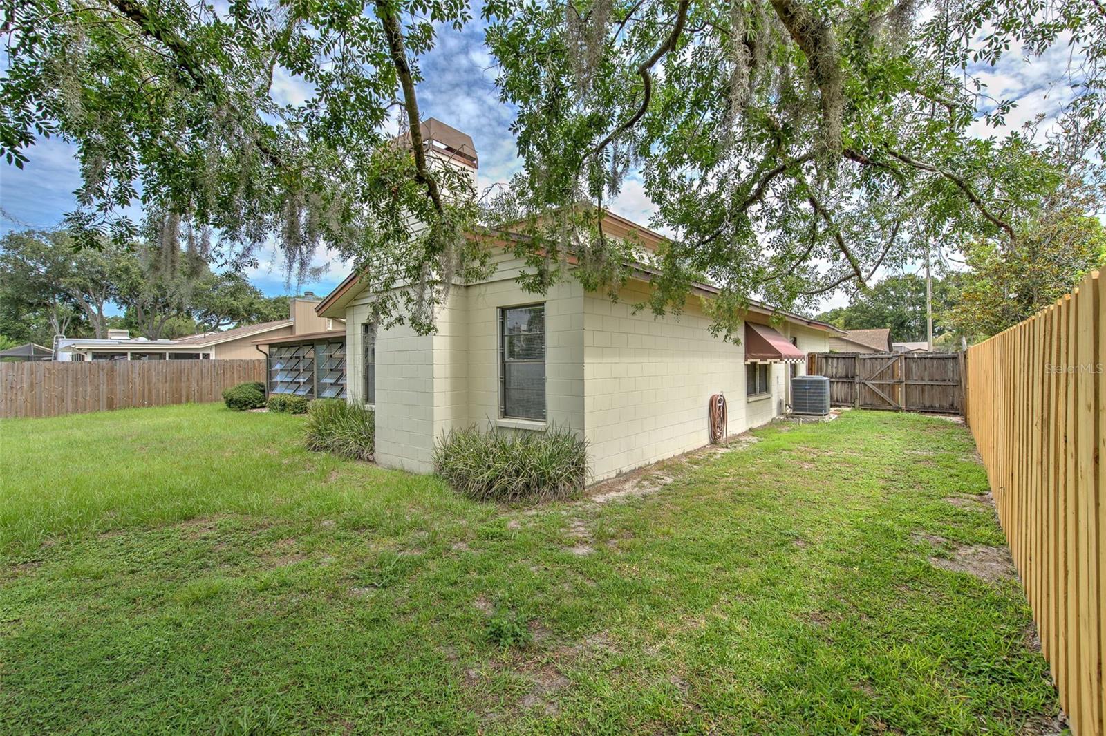 WINDEMERE UNIT III LOT 8 BLOCK 5 - Residential