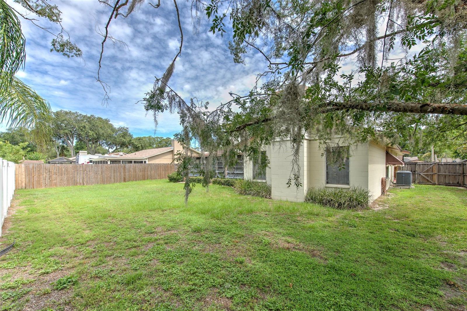 WINDEMERE UNIT III LOT 8 BLOCK 5 - Residential