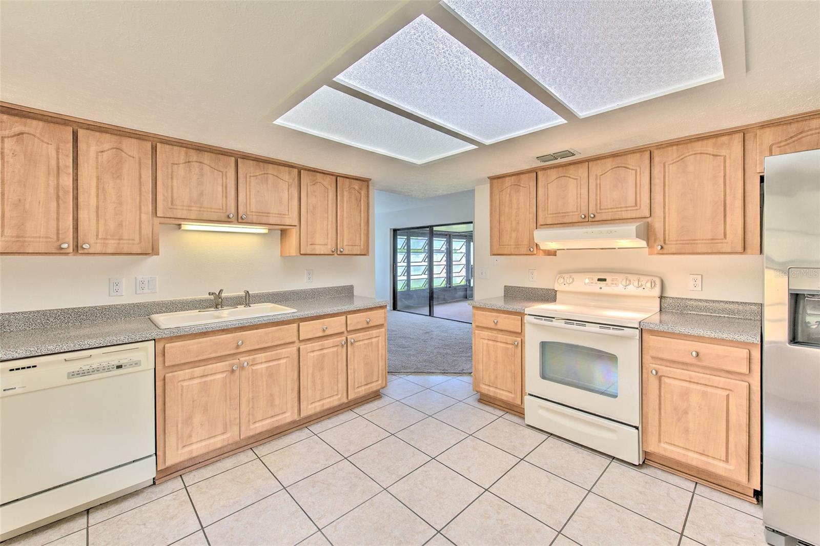 WINDEMERE UNIT III LOT 8 BLOCK 5 - Residential