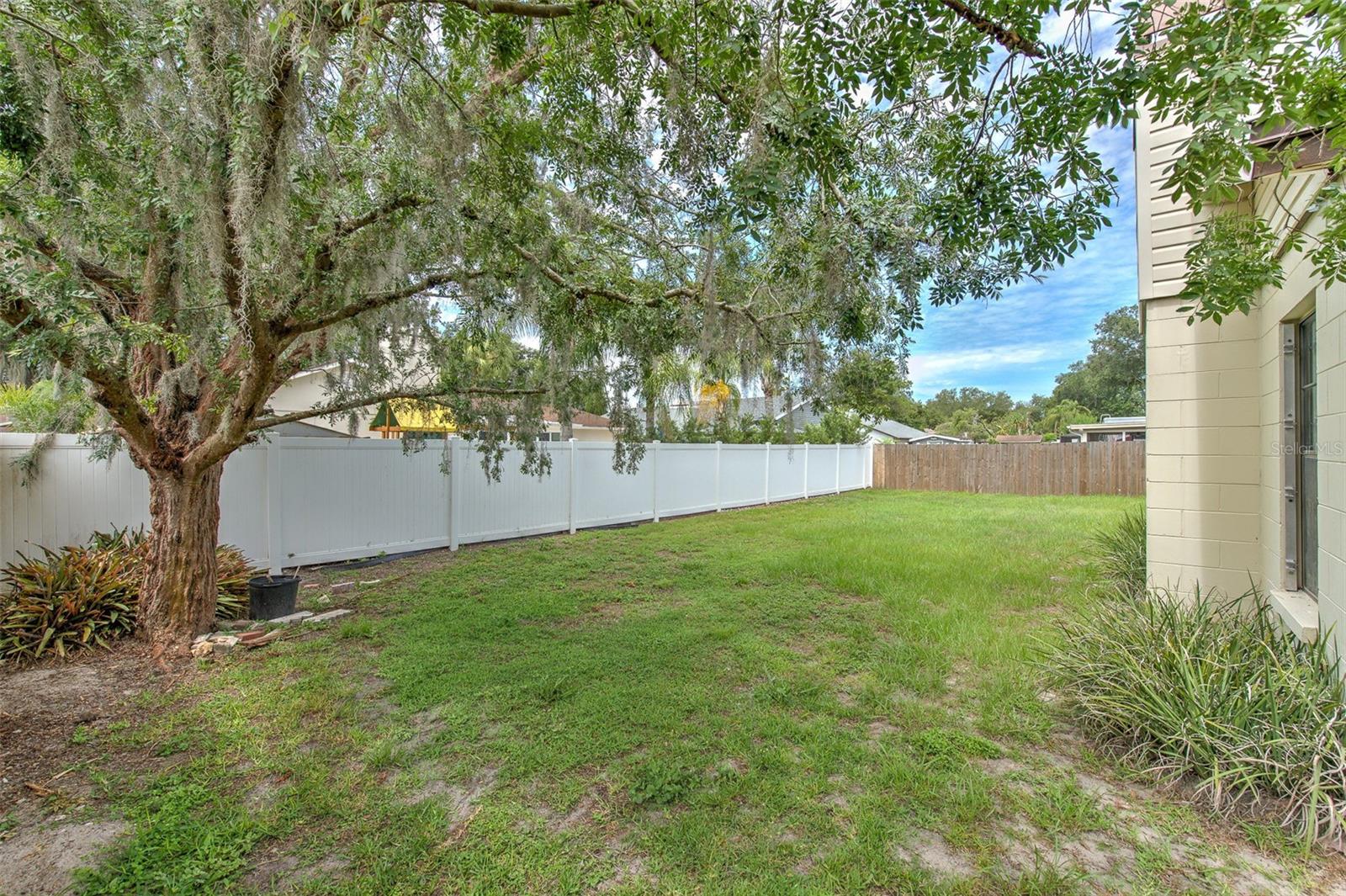 WINDEMERE UNIT III LOT 8 BLOCK 5 - Residential