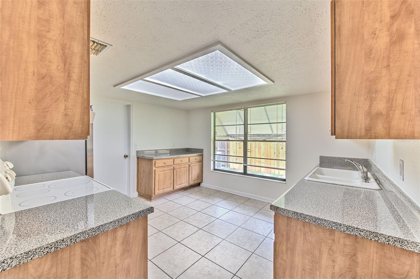WINDEMERE UNIT III LOT 8 BLOCK 5 - Residential