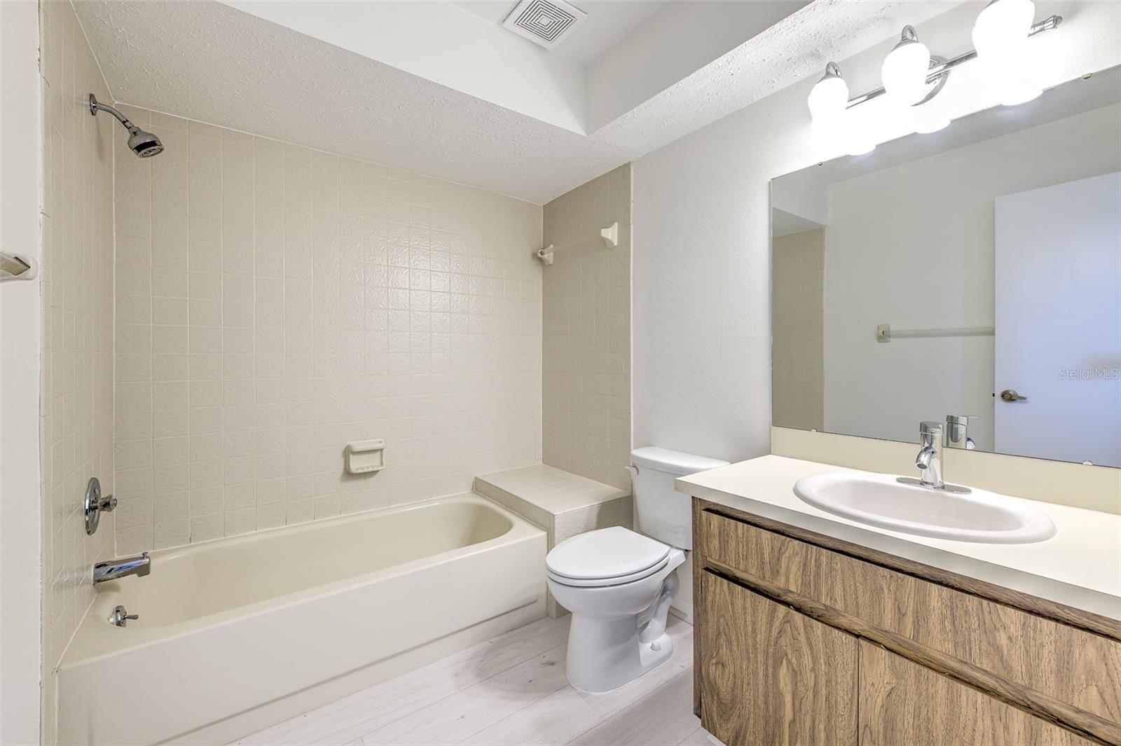 WINDEMERE UNIT III LOT 8 BLOCK 5 - Residential