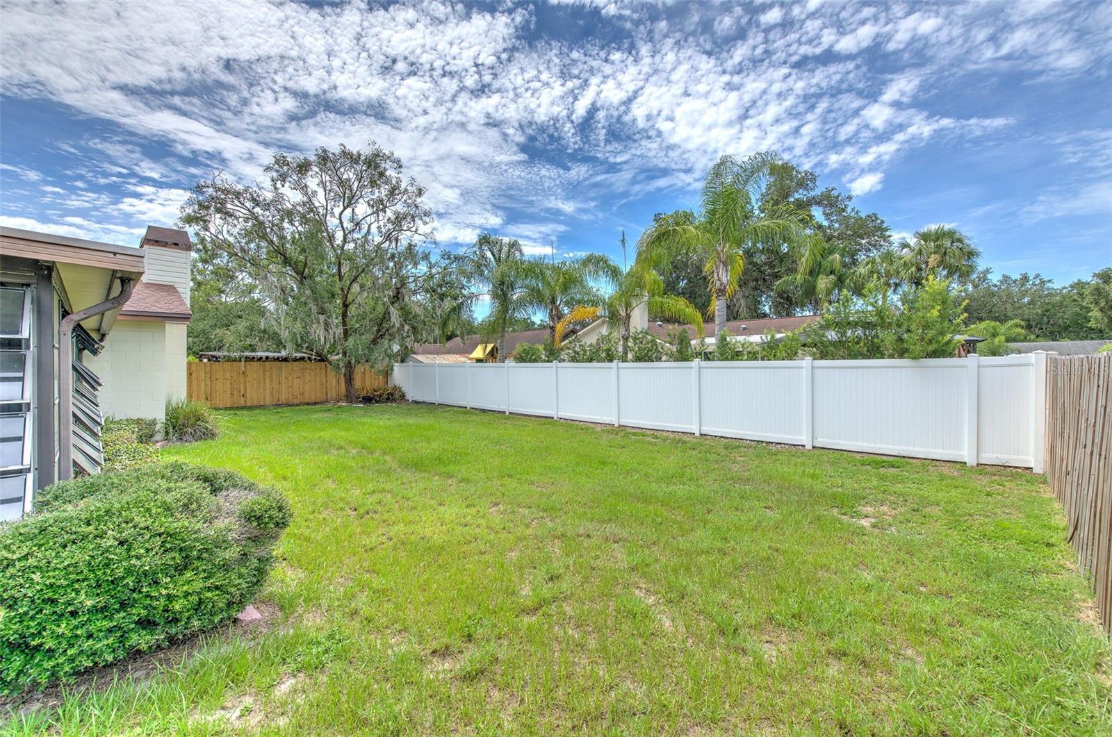 WINDEMERE UNIT III LOT 8 BLOCK 5 - Residential