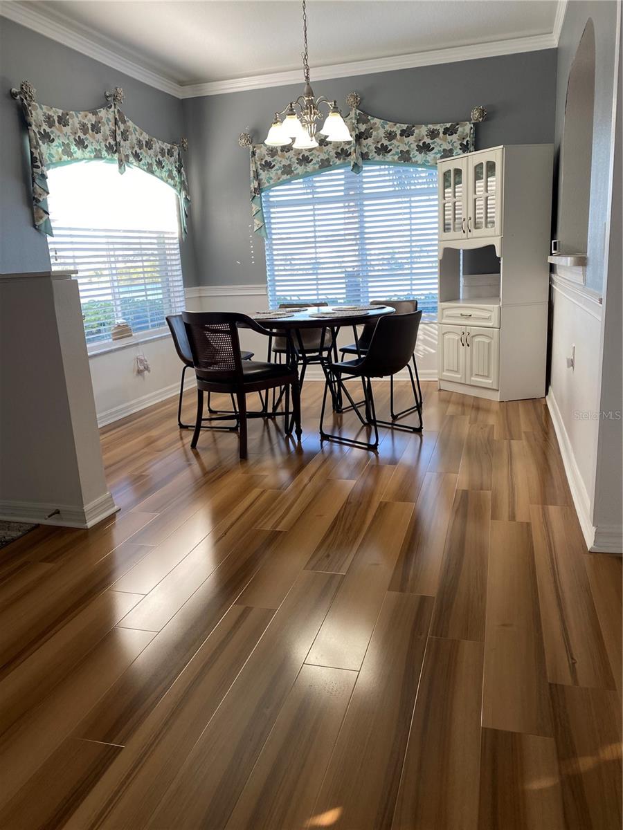 LAKESIDE VILLAGE TOWNHOME - Residential