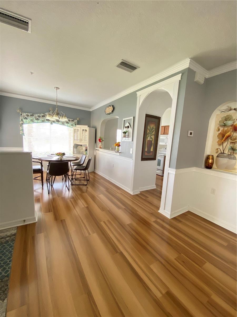 LAKESIDE VILLAGE TOWNHOME - Residential