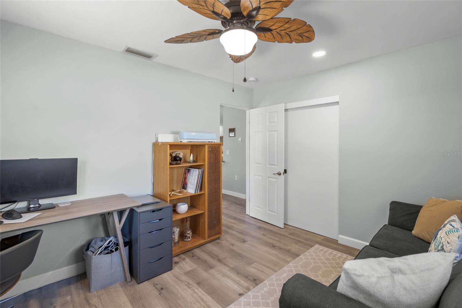 COUNTRY CLUB ESTATES - Residential