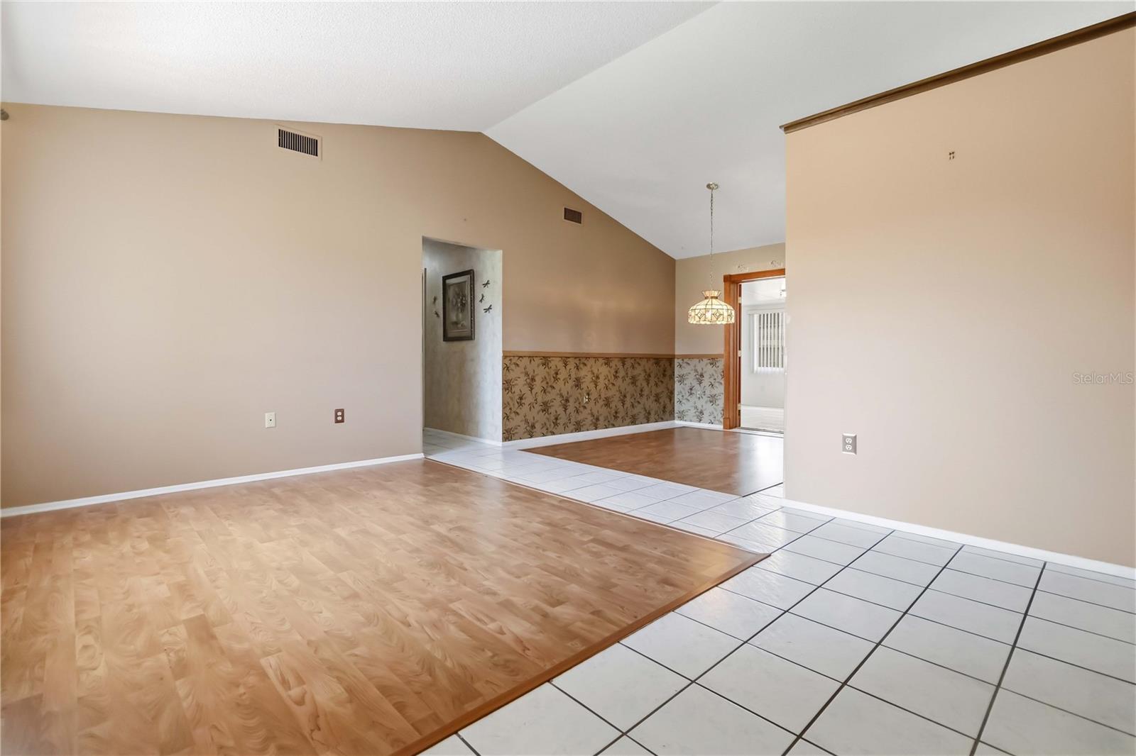 RAINTREE BY LAKE - Residential