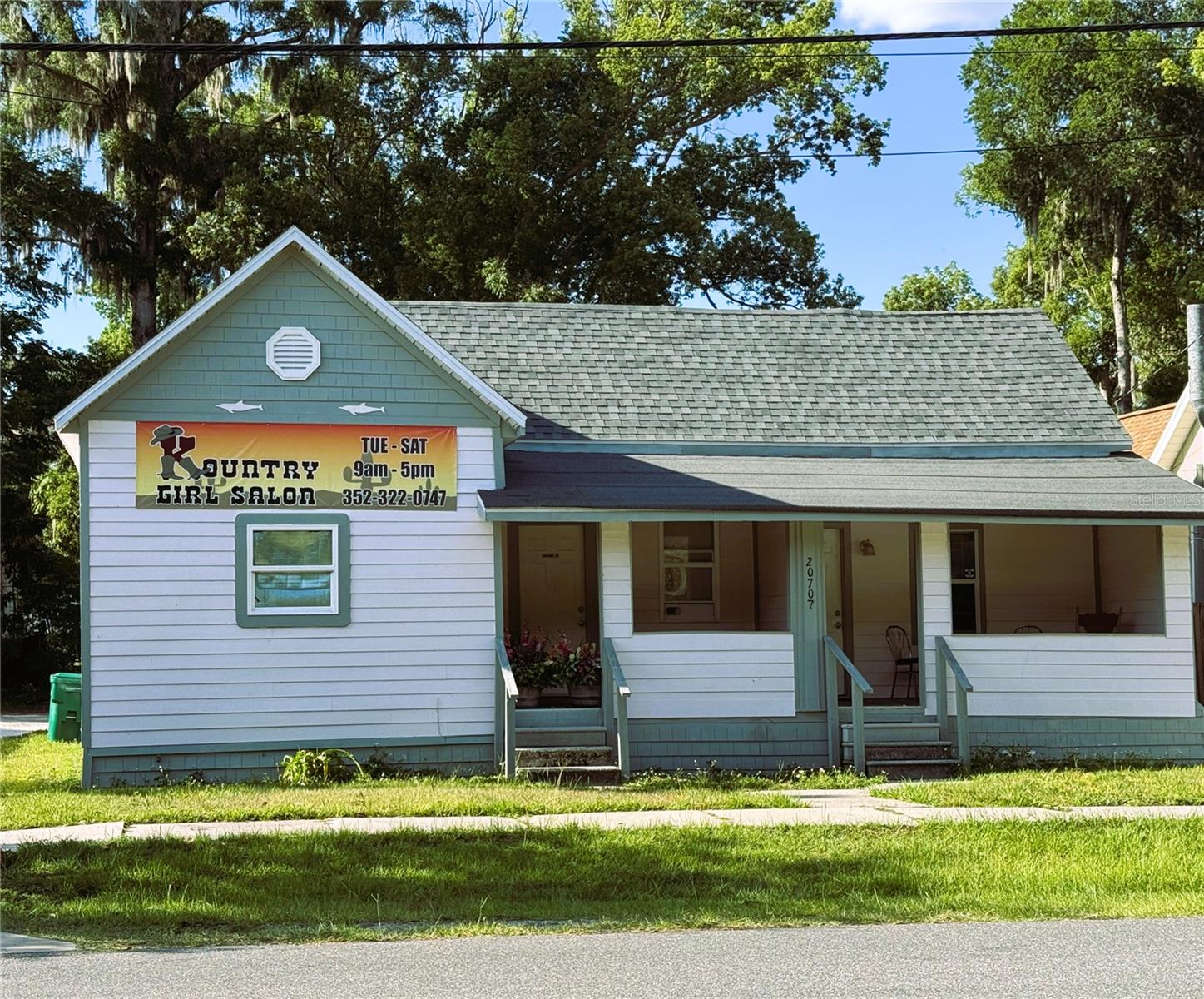 $$OPPORTUNITY IS KNOCKING$$ DUPLEX/HAIR SALON/VINTAGE HISTORIC HOME ON WALNUT ST DUNNELLON FL. HOME OF THE WORLD FAMOUS, CRYSTAL CLEAR, SPRING FED, RAINBOW RIVER 20MINUTES TO "WORLD CLASS" & INTERNATIONALLY REKNOWNED "WORLD EQUESTRIAN CENTER" IN WEST
OCALA. THIS 1428 SQ FT FRONT PORCH SITTIN" HISTORIC VILLAGE 1923 SOILD BUILT, VINTAGE "ROARING 20'S" HOME IS A RARE FORND. OWN A PIECE OF HISTORY WHILE LIVING AMONGST THE ANTIGUE SHOPS, AND NEIGHBORS WHO TAKE PRIDE IN PRESERVING "OLD FLORIDA CHARM" AND ADORE THE "OLD WORLD CRAFTSMANSHIP" OF DAYS GONE BY. THIS IS THE HOMEAND THE $$$DEAL$$$ BELOW MARKET NOT AT MARKET. THIS CAN BE THAT BUSINESS DREAM SPOT, FOR THE HOBBY THAT NEEDS TO GROW, VACATION RENTAL, DUPLEX, BOUTIQUE, ANTIQUE OR HOME. EASILY CONVERTED BACK TO HOME OR DUPLEX. SHOP TIL YOU DROP....YOU WON'T FIND A BETTER DEAL IN RAINBOW RIVER/GREATER DUNNELON AREA FOR A RESIDENCE OR BUSINESS. HEALTH FORCES SALE NOW!! As Is no inspections Repairs or Appraisal Repairs will be performed. No Buyer Concessions at this contract price. No sight unseen offers wiil be considered.