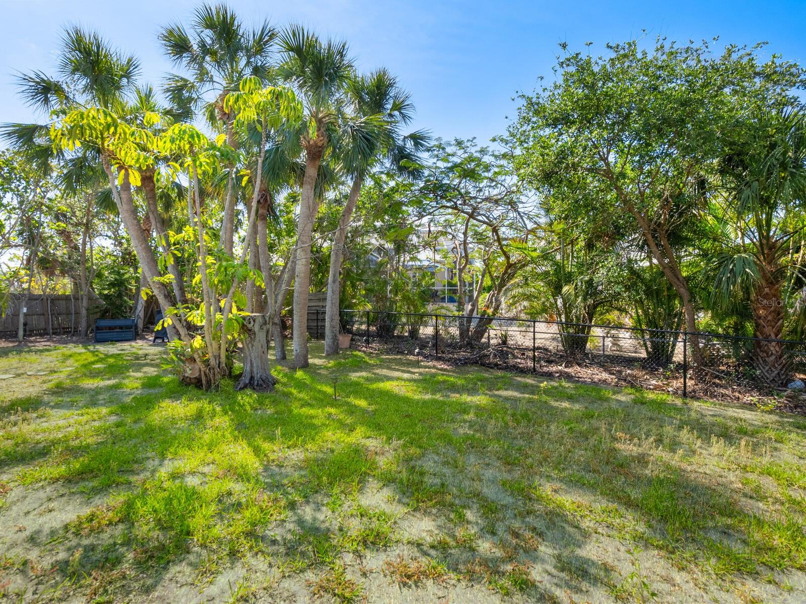 SIESTA ISLES - Residential