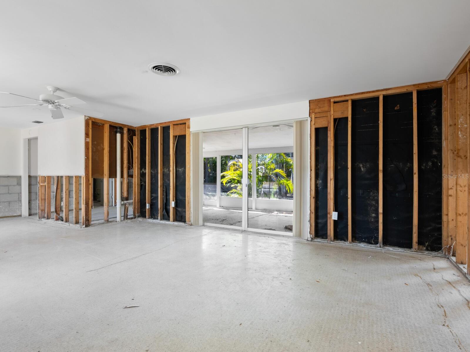 SIESTA ISLES - Residential