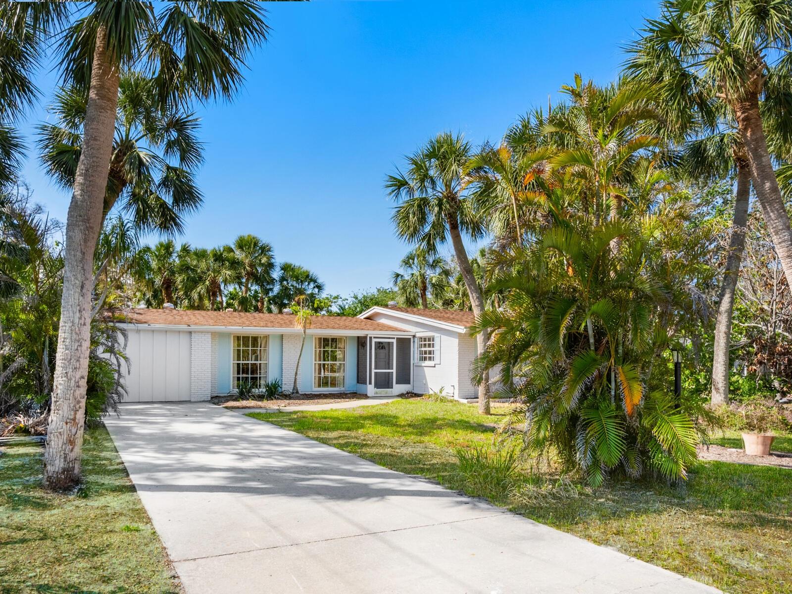 SIESTA ISLES - Residential