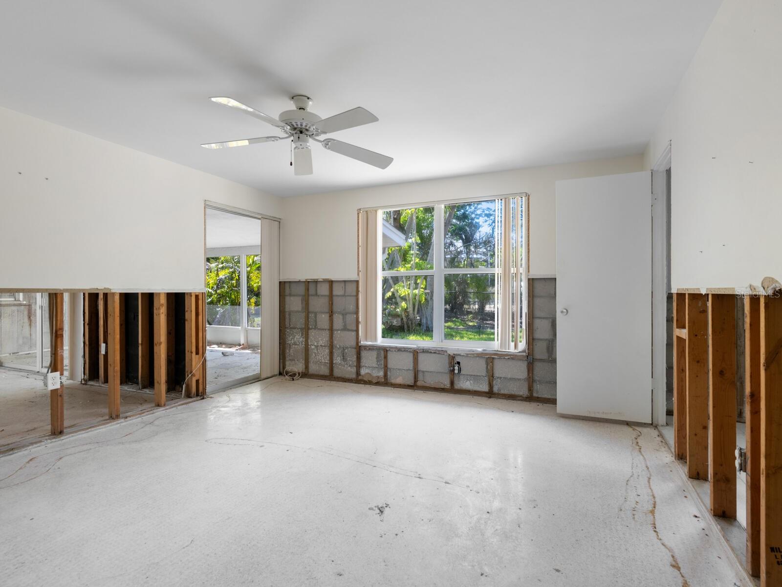 SIESTA ISLES - Residential