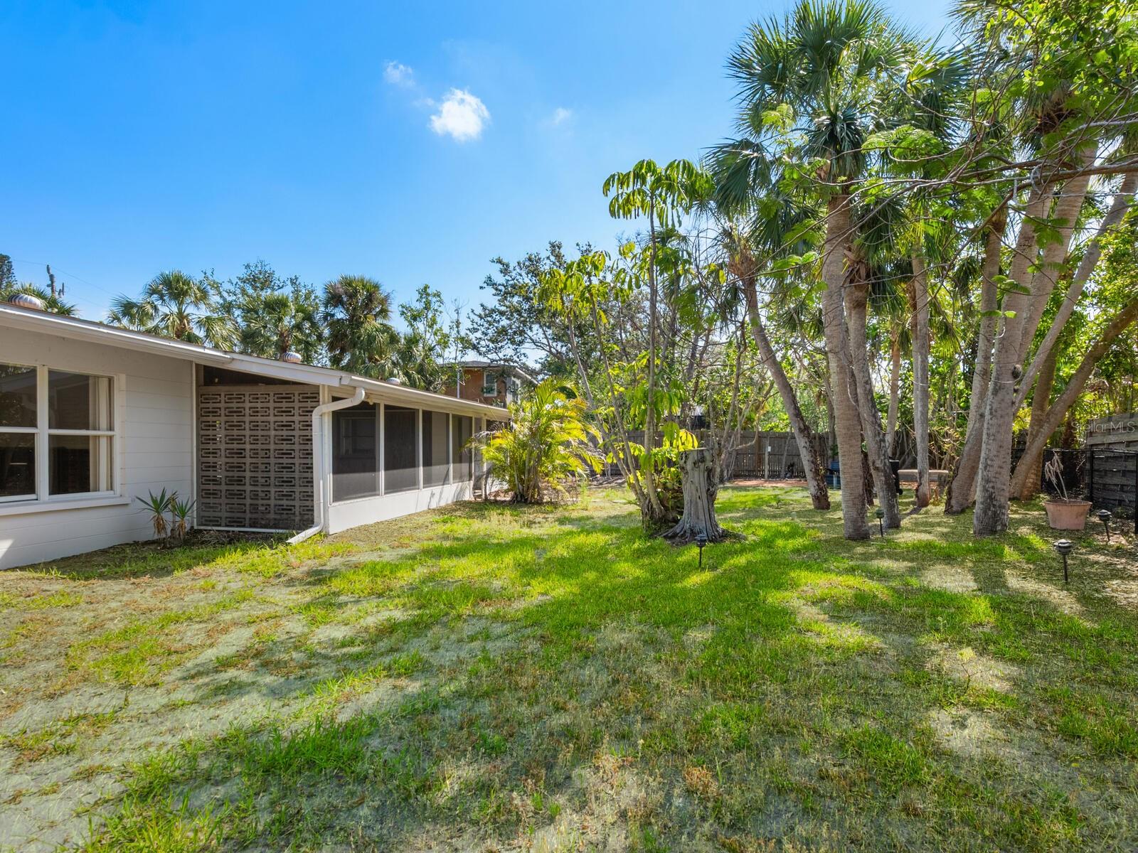 SIESTA ISLES - Residential