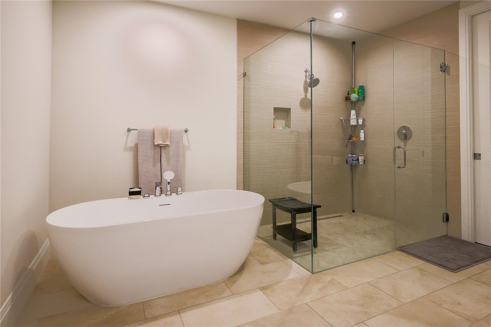 ALTURA BAYSHORE CONDO - Residential Lease