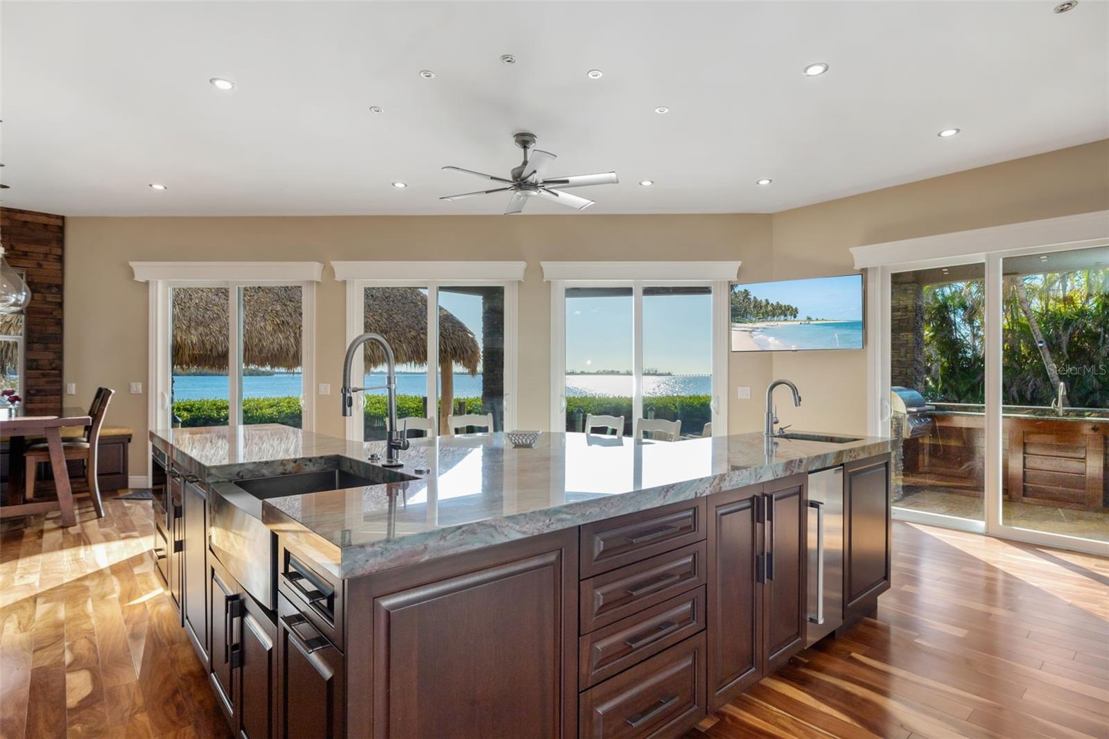 BAY BEACH - Residential