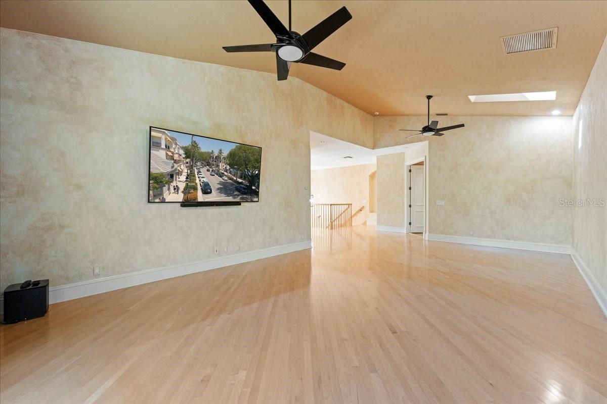 BELLA WOODS IN UNIT 32 - Residential