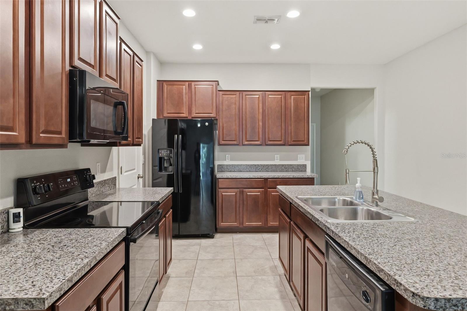 RIVERVIEW LAKES - Residential