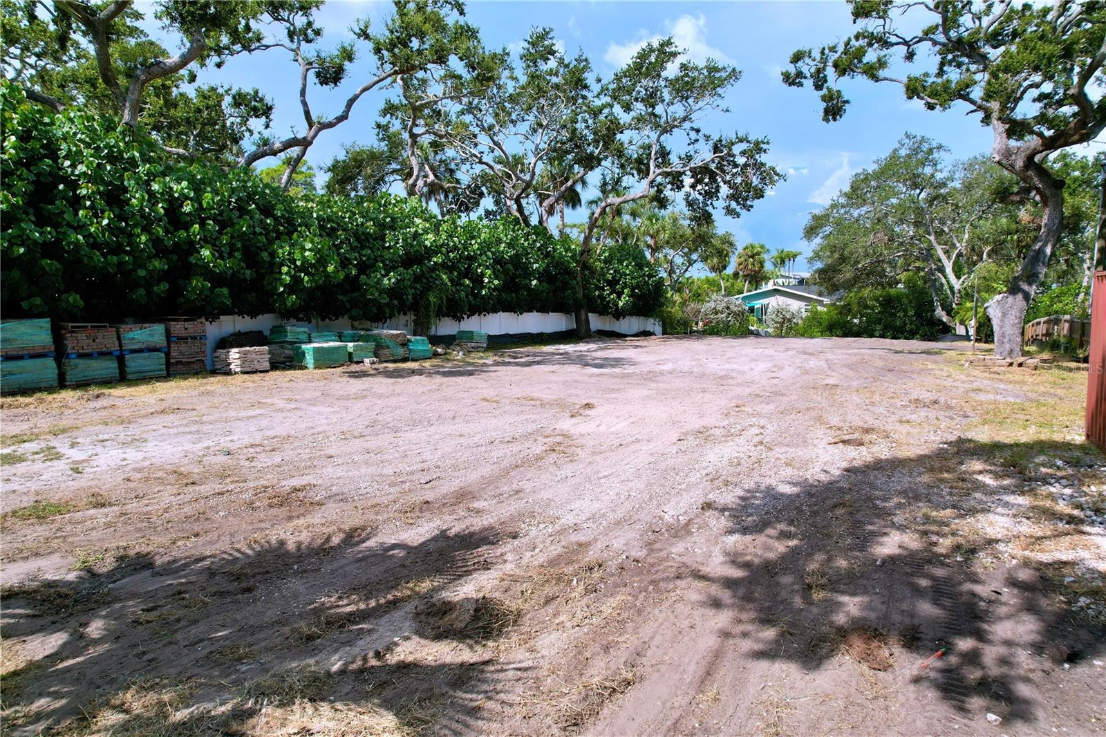 JUNGLE COVE - Land