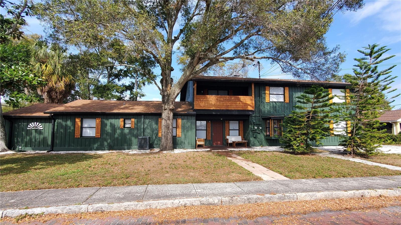 YEARWOOD-WADFORD-HAMILTON ADD TO LARGO - Residential